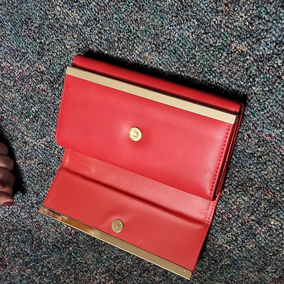 Red wallet - Picture 3 of 5